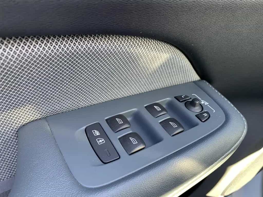 Volvo V60 R Design H&K+Navi+Winterpaket+Kamera 06/2021-photo-25
