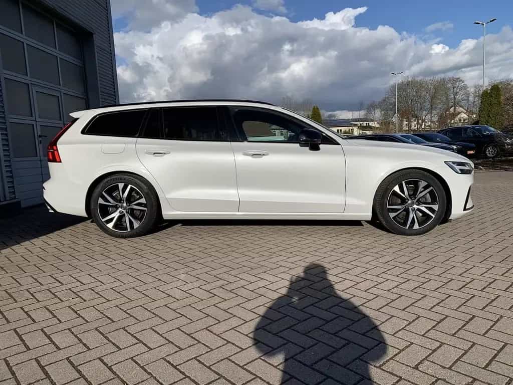 Volvo V60 R Design H&K+Navi+Winterpaket+Kamera 06/2021-photo-3