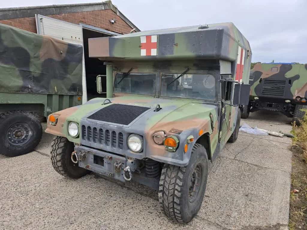 Hummer H1 M997A2 Ambulance Hmmwv Humvee 05/2001-photo-1