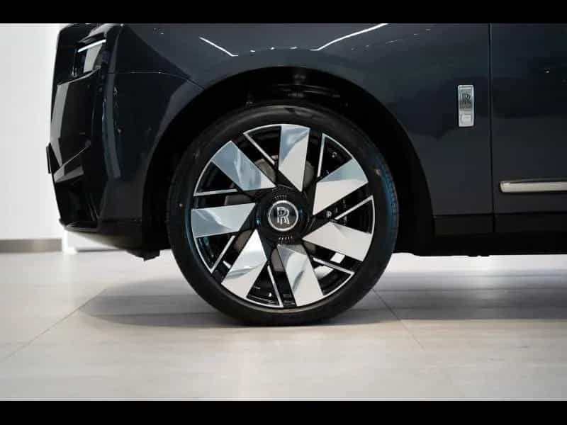 Rolls-Royce Cullinan Provenance 2 Year Warranty & Service 11/2025-photo-3