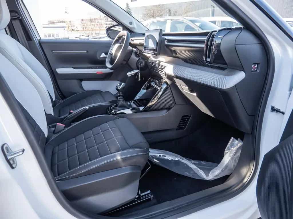 Citroën C3 1.2 Turbo 100 MAX PDC KAMERA NAVI HUD LED 01/2025-photo-1