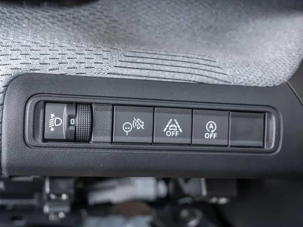 Citroën C3 1.2 Turbo 100 MAX PDC KAMERA NAVI HUD LED 01/2025-photo-17