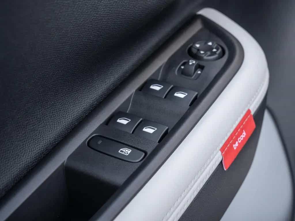 Citroën C3 1.2 Turbo 100 MAX PDC KAMERA NAVI HUD LED 01/2025-photo-18