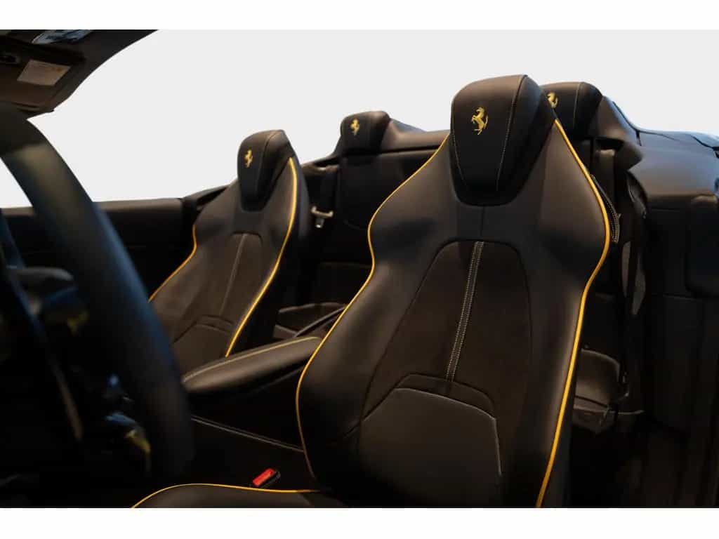 Ferrari Roma Spider PDC SHZ LEDER KAMERA NAVI ACC 360° 08/2024-photo-14