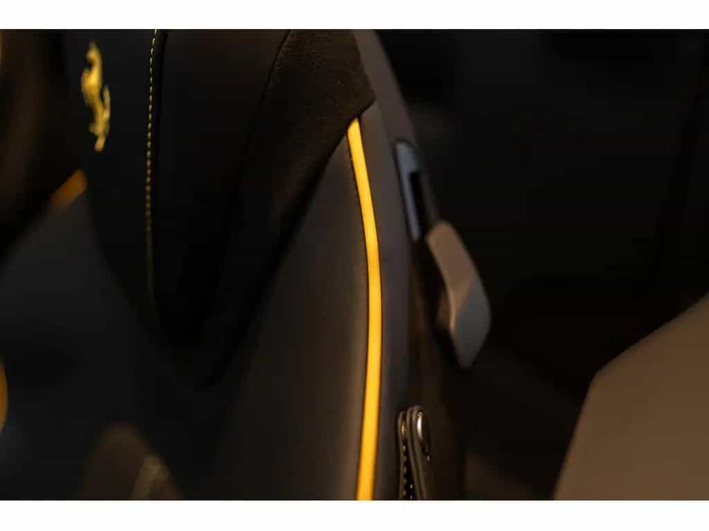 Ferrari Roma Spider PDC SHZ LEDER KAMERA NAVI ACC 360° 08/2024-photo-18