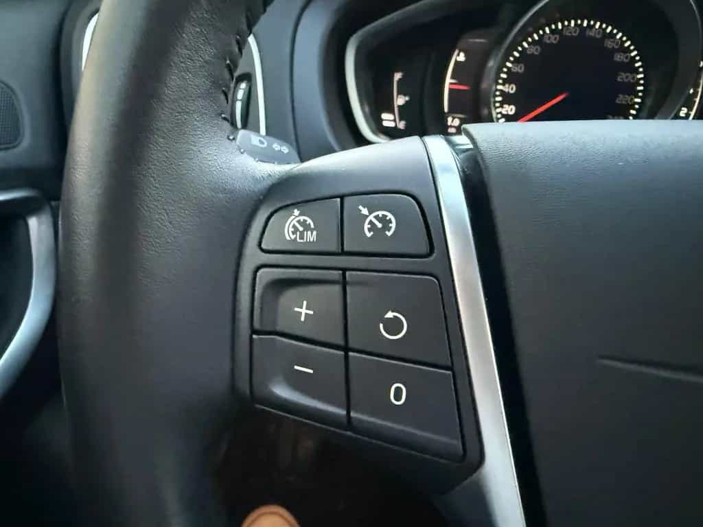 Volvo V40 Momentum=Automatik %% Sale %% 01/2018-photo-19