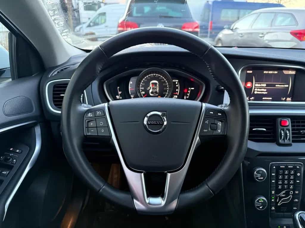 Volvo V40 Momentum=Automatik %% Sale %% 01/2018-photo-8