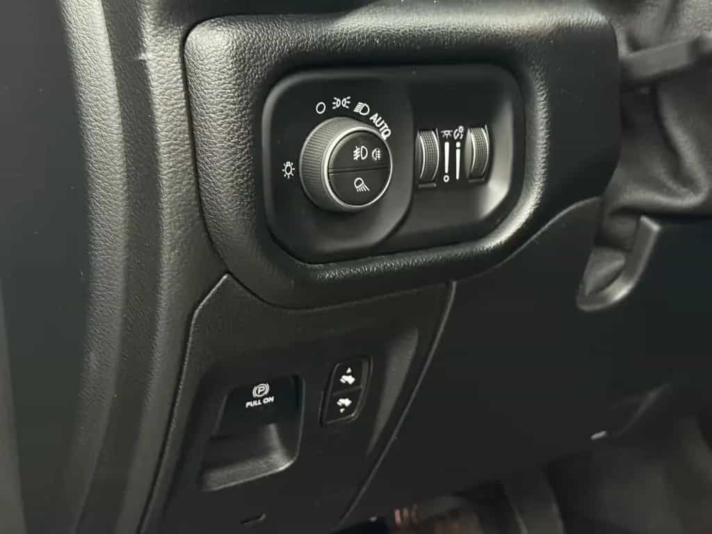 Dodge RAM 5.7 V8 HEMI Laramie Tailgate LED *Garantie* 11/2021-photo-24