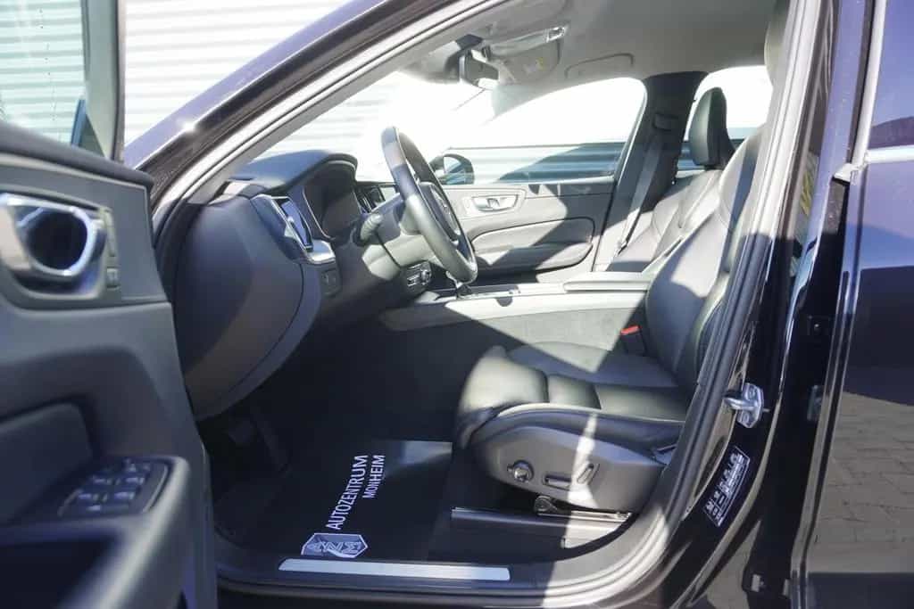 Volvo XC60 D4 INSCRIPTION|VIRTUAL|STANDHEIZUNG|LED|AHK 08/2018-photo-11