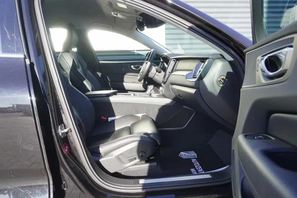Volvo XC60 D4 INSCRIPTION|VIRTUAL|STANDHEIZUNG|LED|AHK 08/2018-photo-17