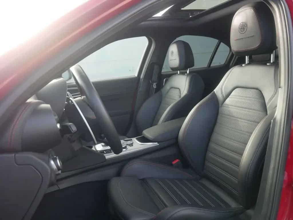 Alfa Romeo Giulia COMPETIZIONE 2.0 TURBO 16V 280 PS AT8 Q4 10/2023-photo-13