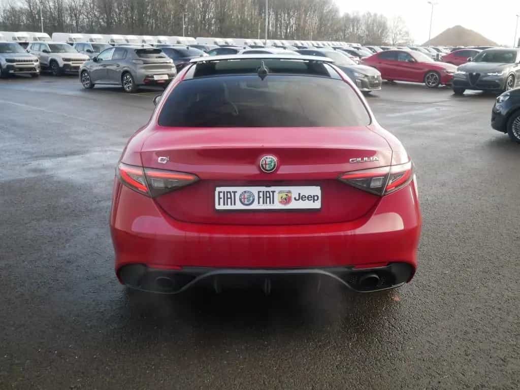 Alfa Romeo Giulia COMPETIZIONE 2.0 TURBO 16V 280 PS AT8 Q4 10/2023-photo-3
