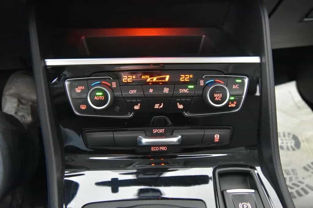 BMW 2 Series 220 xDrive 2.Hand LED SHZ AHK Panorama Isofix 08/2016-photo-28