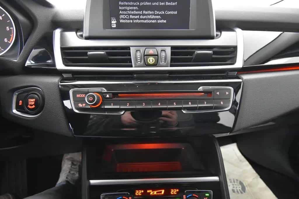 BMW 2 Series 220 xDrive 2.Hand LED SHZ AHK Panorama Isofix 08/2016-photo-29