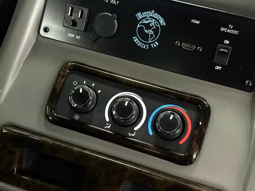 Chevrolet Express Limited 2500 Garanite LPG Leder TV 01/2017-photo-40