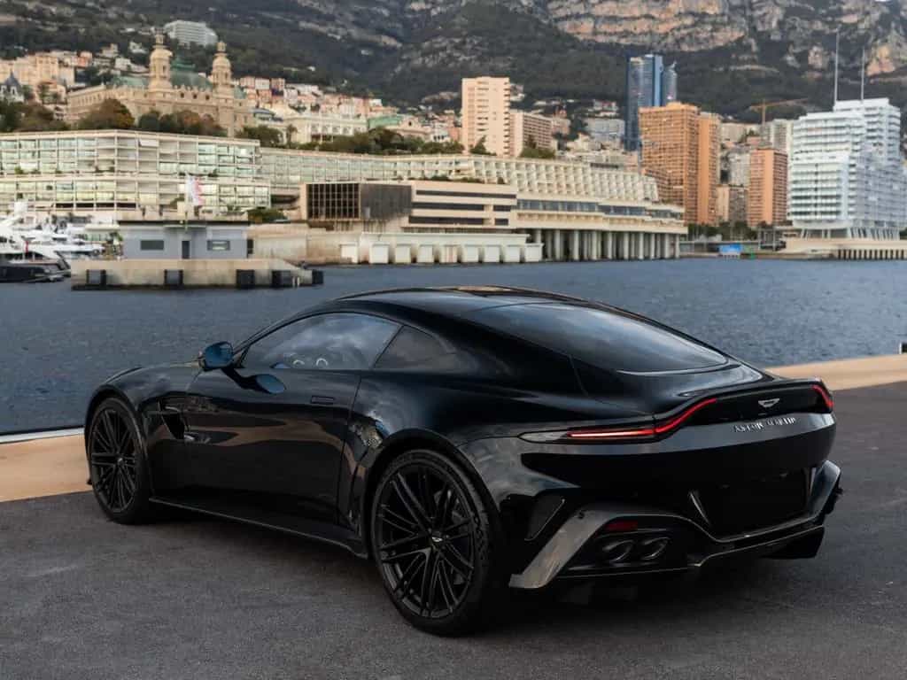 Aston Martin V8 Vantage Vantage null-photo-3