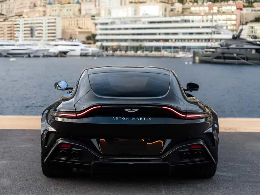 Aston Martin V8 Vantage Vantage null-photo-4