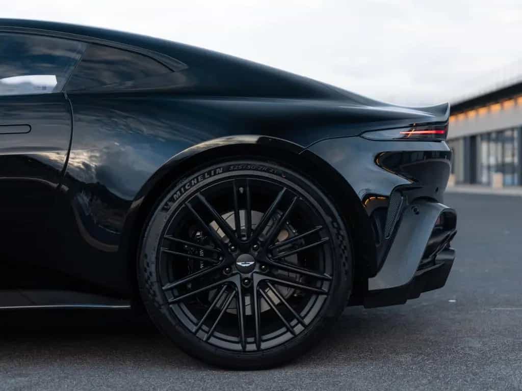 Aston Martin V8 Vantage Vantage null-photo-6