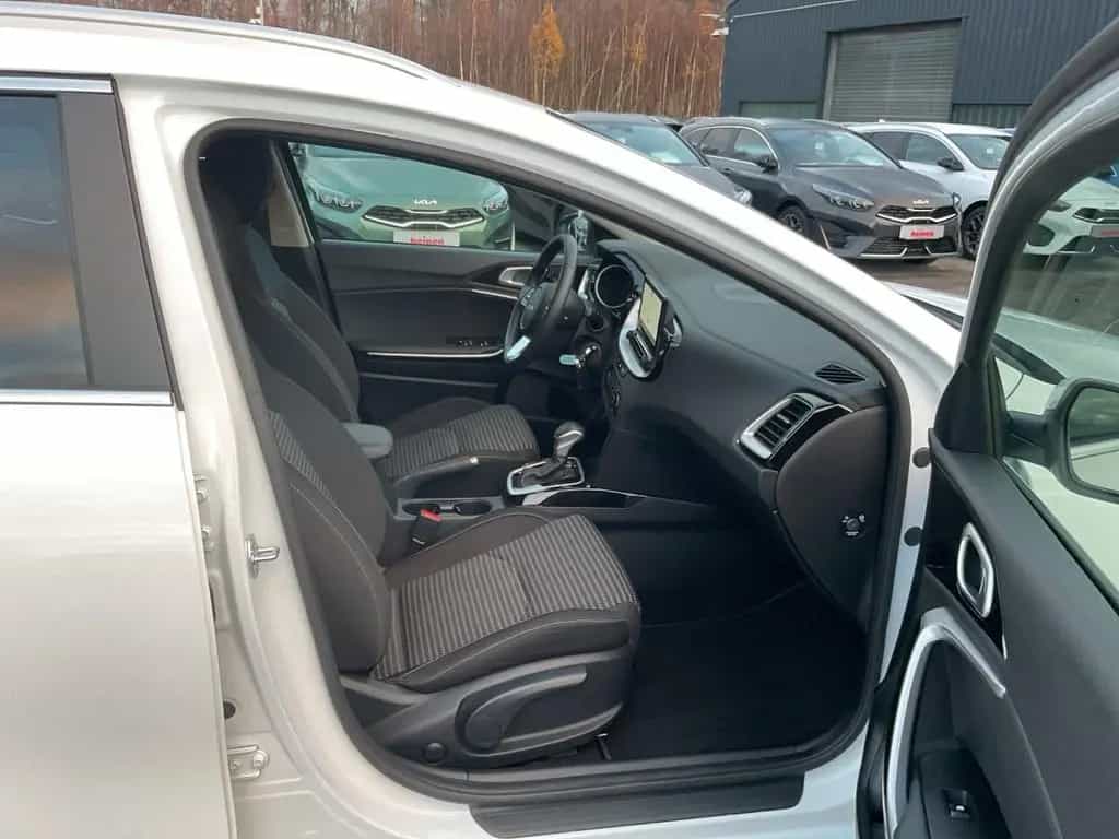 Kia Ceed SW GOLD 1.5 T DCT LED+NAVI+SHZ+PDC 04/2025-photo-10