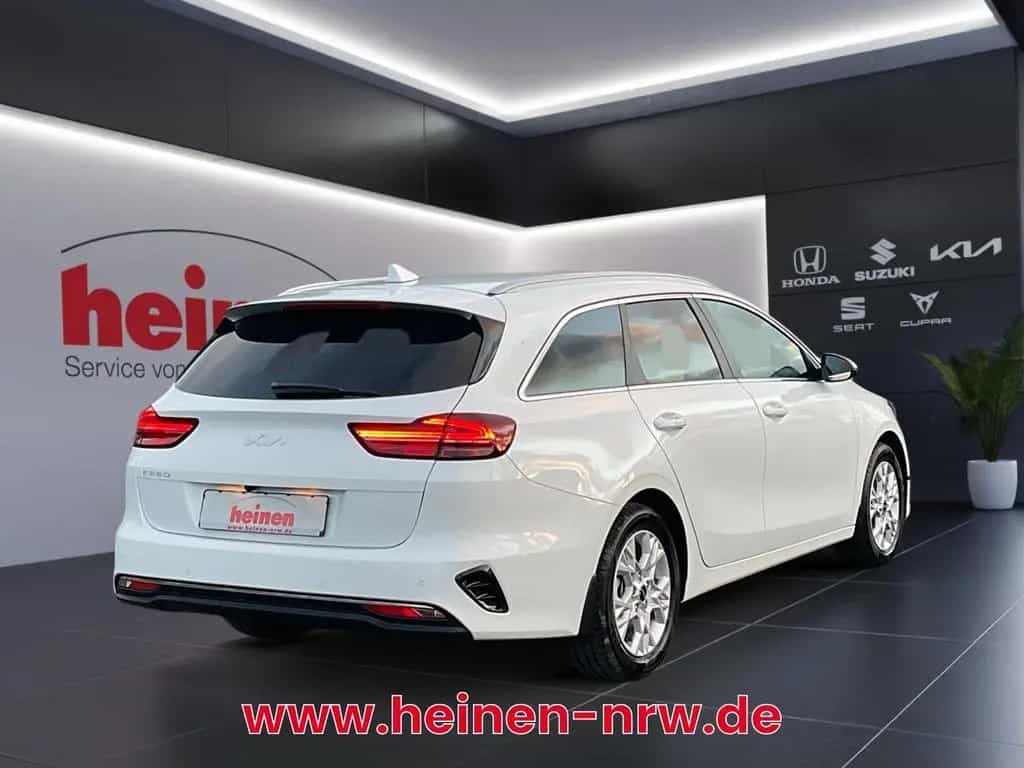Kia Ceed SW GOLD 1.5 T DCT LED+NAVI+SHZ+PDC 04/2025-photo-3