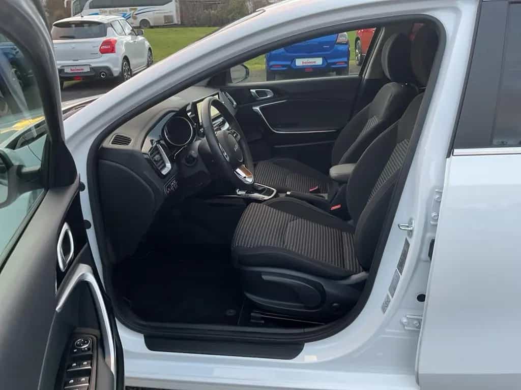 Kia Ceed SW GOLD 1.5 T DCT LED+NAVI+SHZ+PDC 04/2025-photo-5