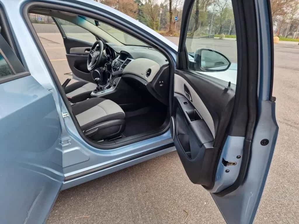 Chevrolet Cruze 1.6 4 porte LT GPL 01/2011-photo-9