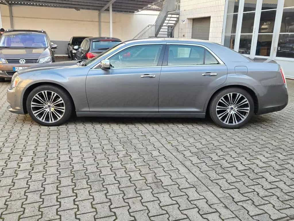 Lancia Thema Executive Leder/Navi/4xSitzheizung 11/2011-photo-1