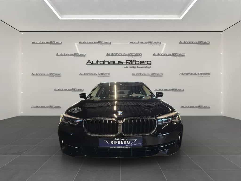 BMW 5 Series 520 d TOURING/LIVE COCKPITTPROF/NAVI/LED/DAB/PDC 10/2022-photo-1