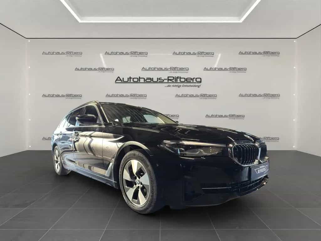 BMW 5 Series 520 d TOURING/LIVE COCKPITTPROF/NAVI/LED/DAB/PDC 10/2022-photo-2