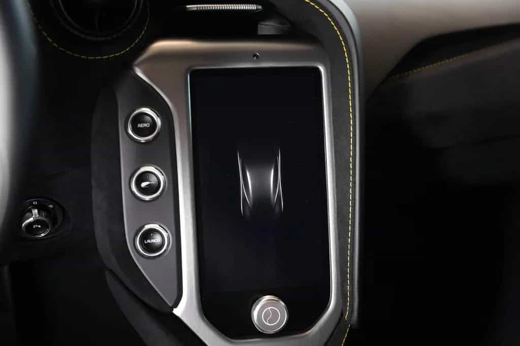 McLaren 750S Coupe - B&W - Performance interior 05/2025-photo-17