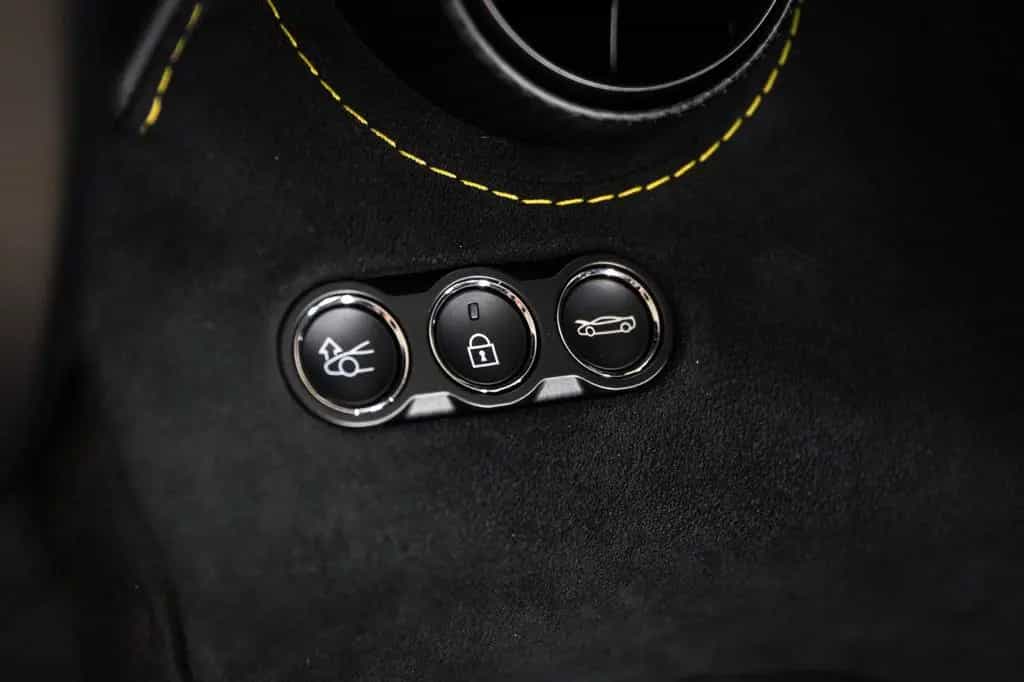 McLaren 750S Coupe - B&W - Performance interior 05/2025-photo-22