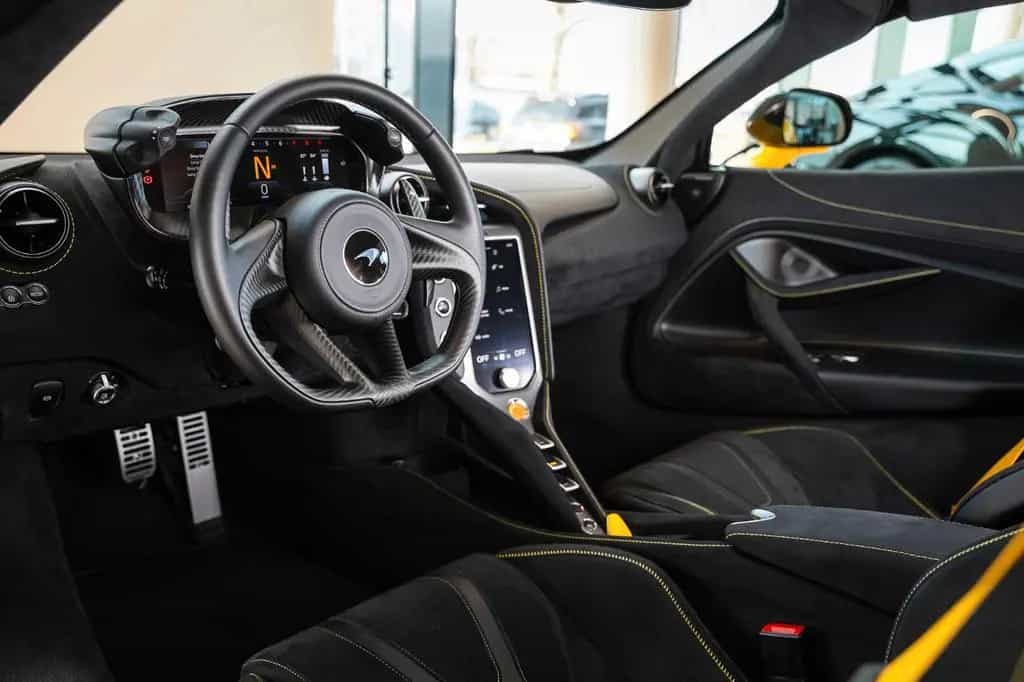 McLaren 750S Coupe - B&W - Performance interior 05/2025-photo-8