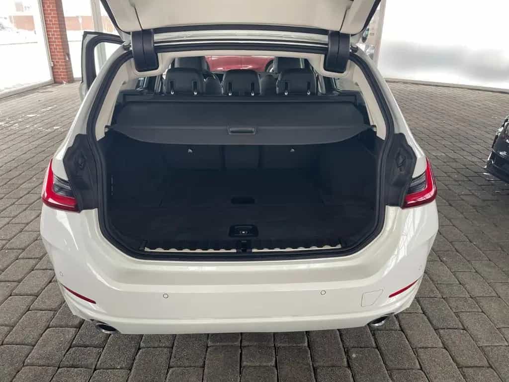 BMW 3 Series 318 d Touring LED Shz Navi Plus DAB Fernlichtas. 03/2023-photo-11