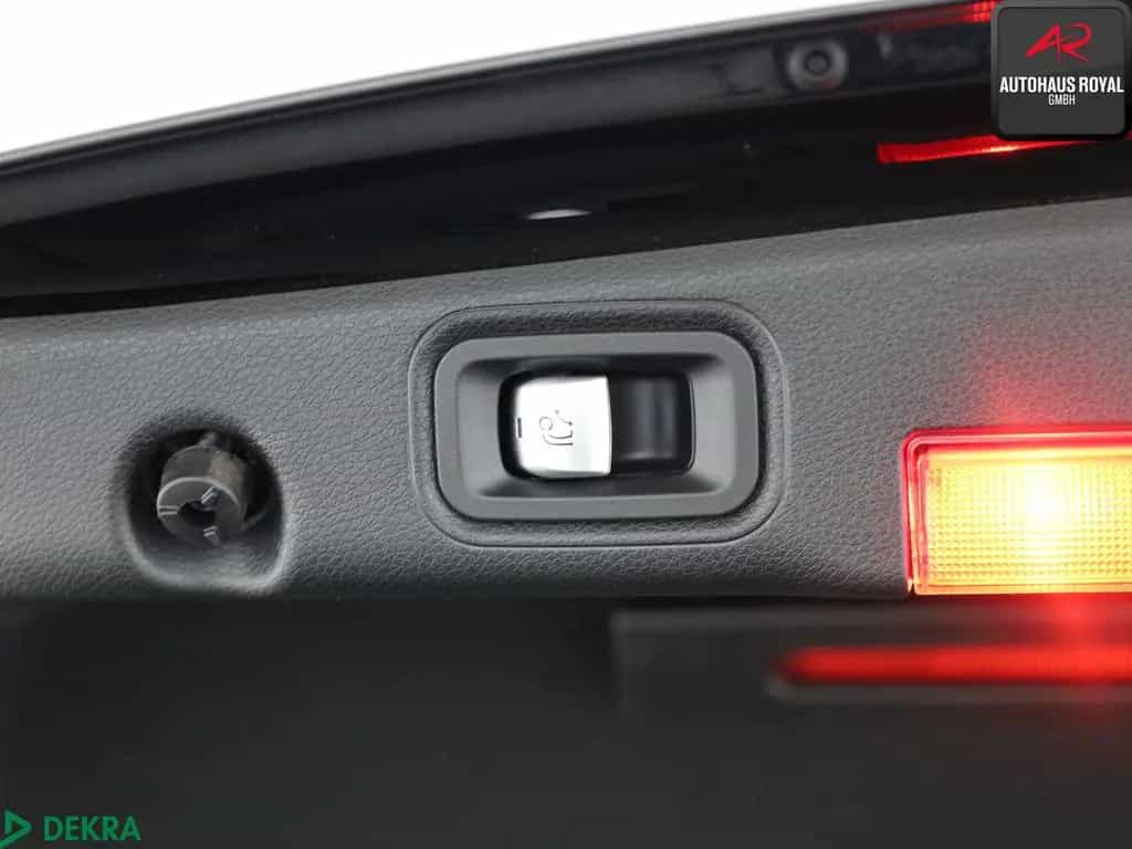 Mercedes-Benz E-Class 200 4M AVANTGARDE MULTIBEAM,360GRAD,DISTRO,AHK 03/2018-photo-23