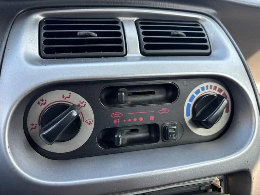 Daihatsu Sirion 1.3i 16V cat 4WD CX 102cv 01/2001-photo-13