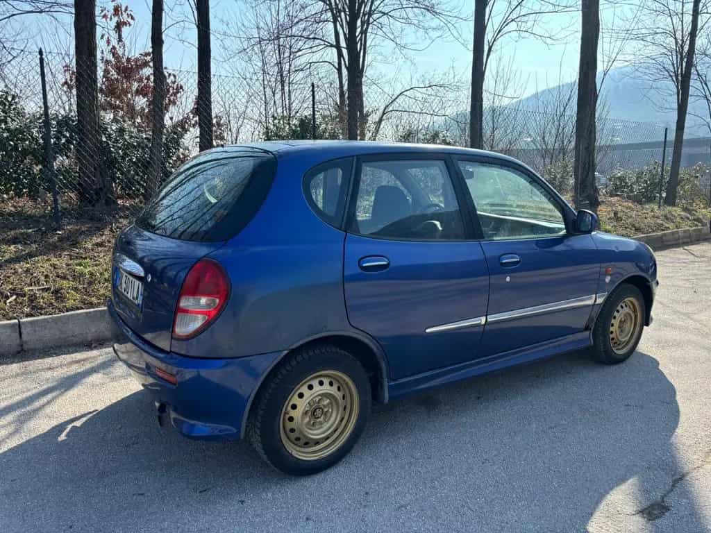 Daihatsu Sirion 1.3i 16V cat 4WD CX 102cv 01/2001-photo-3
