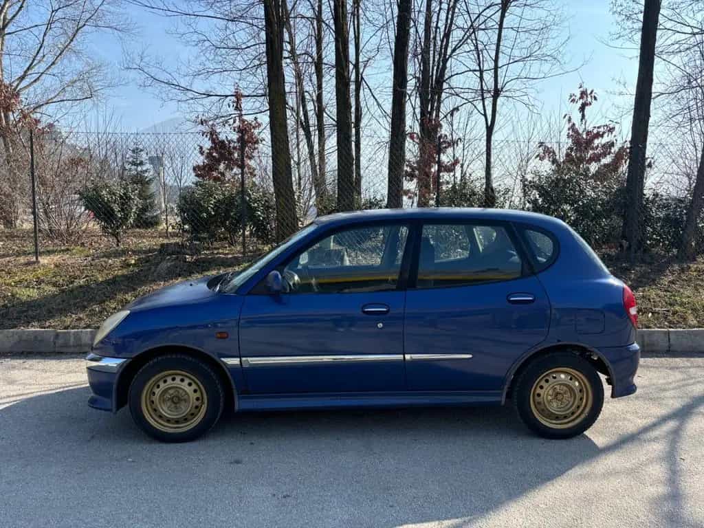 Daihatsu Sirion 1.3i 16V cat 4WD CX 102cv 01/2001-photo-6