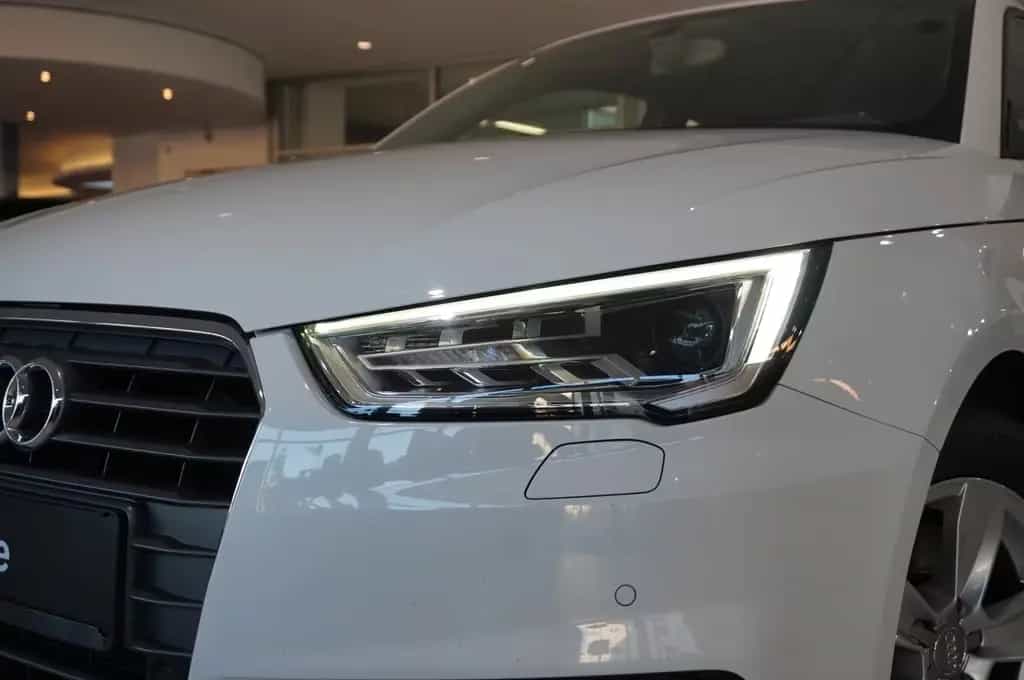 Audi A1 1.4 TFSI NAVI/BI-XENON/SHZ/SPORT/PDC/TEMP/AHK 06/2017-photo-3