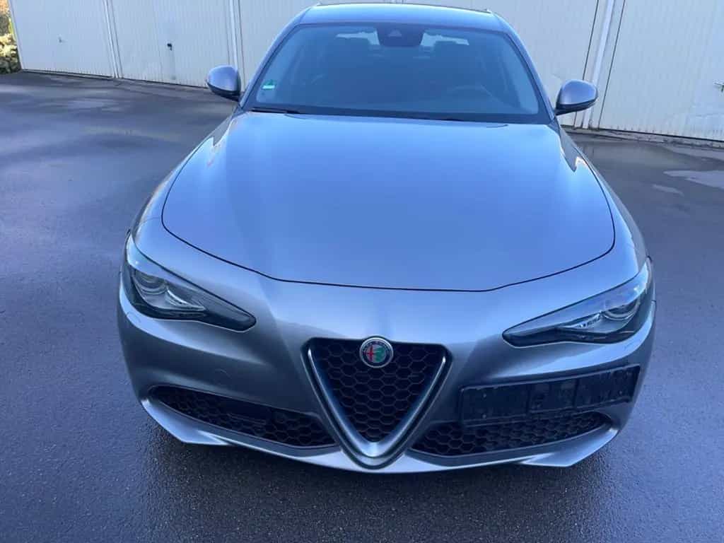 Alfa Romeo Giulia Super Q4 Klima PDC 2HD navi F1 Schaltung 11/2016-photo-2