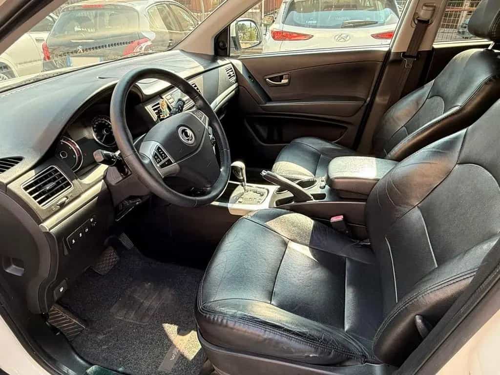 Ssangyong Korando 2.0 e-XDi 175 CV AWD AT Classy 11/2011-photo-4
