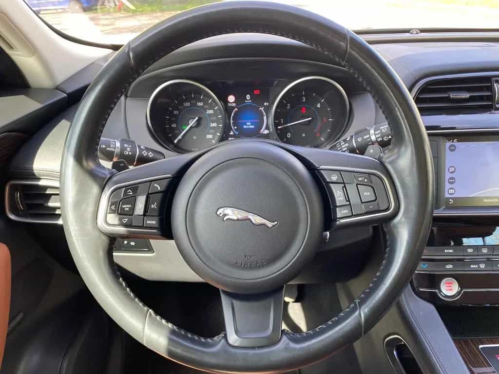 Jaguar F-Pace F-PACE Portfolio AWD*KEYLESS*MEMORY*LEDER 12/2017-photo-34