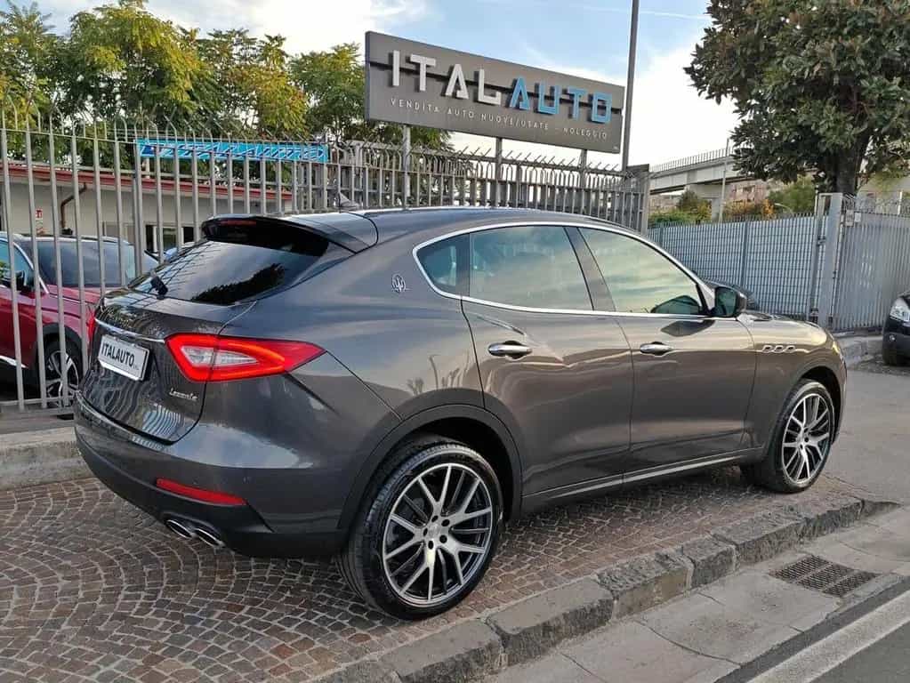 Maserati Levante 3.0 V6 250cv Diesel AWD 02/2017-photo-4