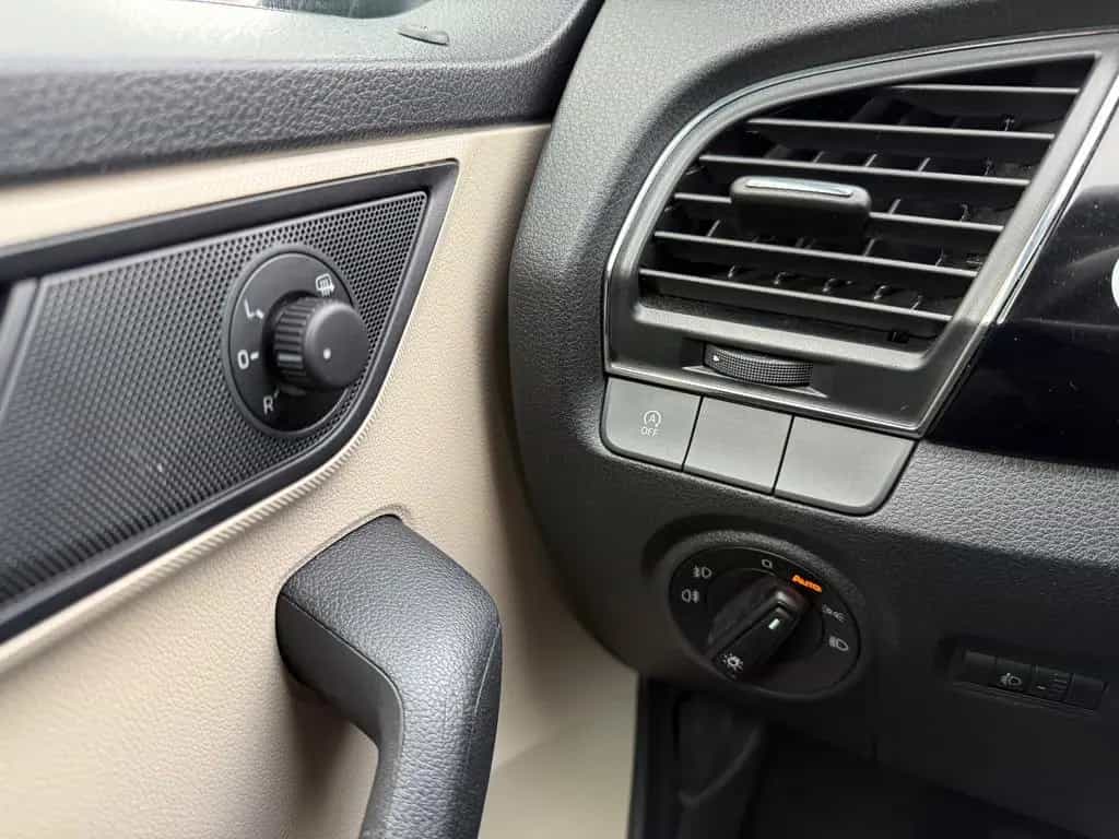 Skoda Fabia Style=Automatik-Klima-Sitzheiz-PDC= 10/2017-photo-19