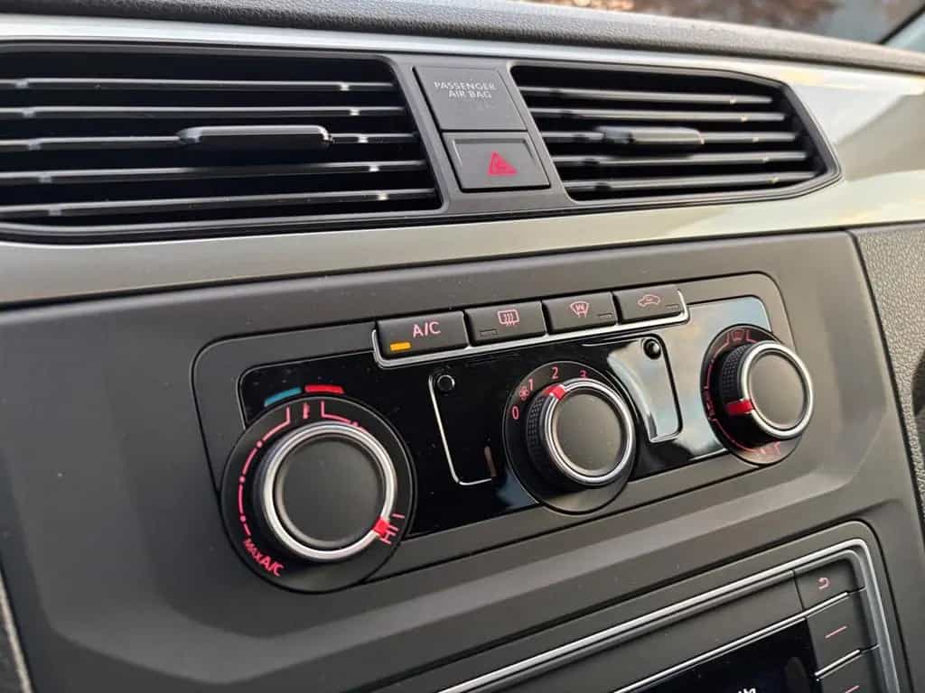 Volkswagen Caddy 1,4 TSI DSG Trendline *ROLLSTUHLRAMPE* 10/2015-photo-18
