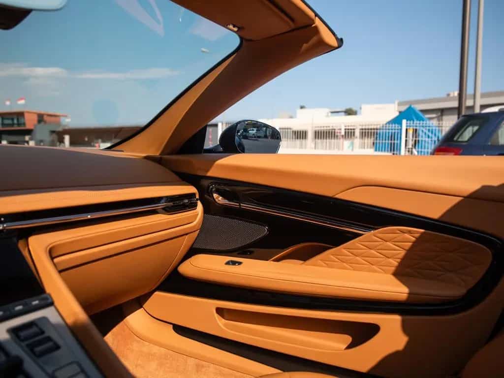 Aston Martin DB12 4.0 V8 Volante null-photo-13