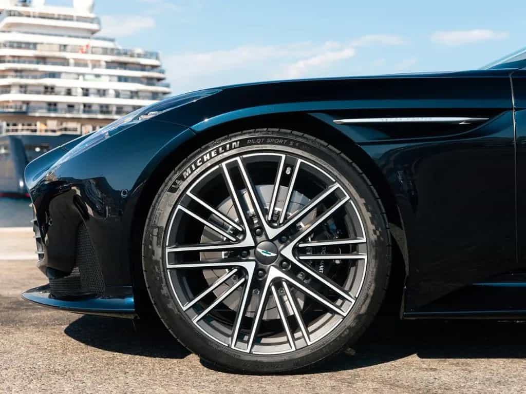 Aston Martin DB12 4.0 V8 Volante null-photo-7