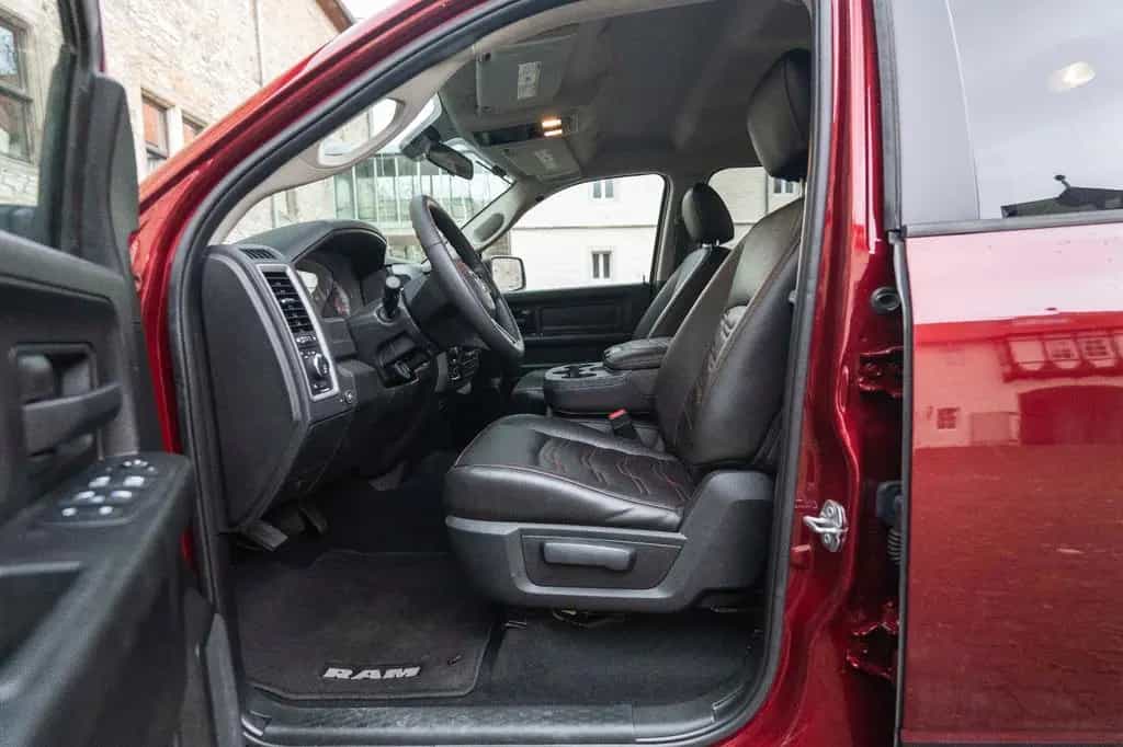 Dodge RAM Classic Express 3,6L LPG AHK KAM BTH LEDER 04/2020-photo-4