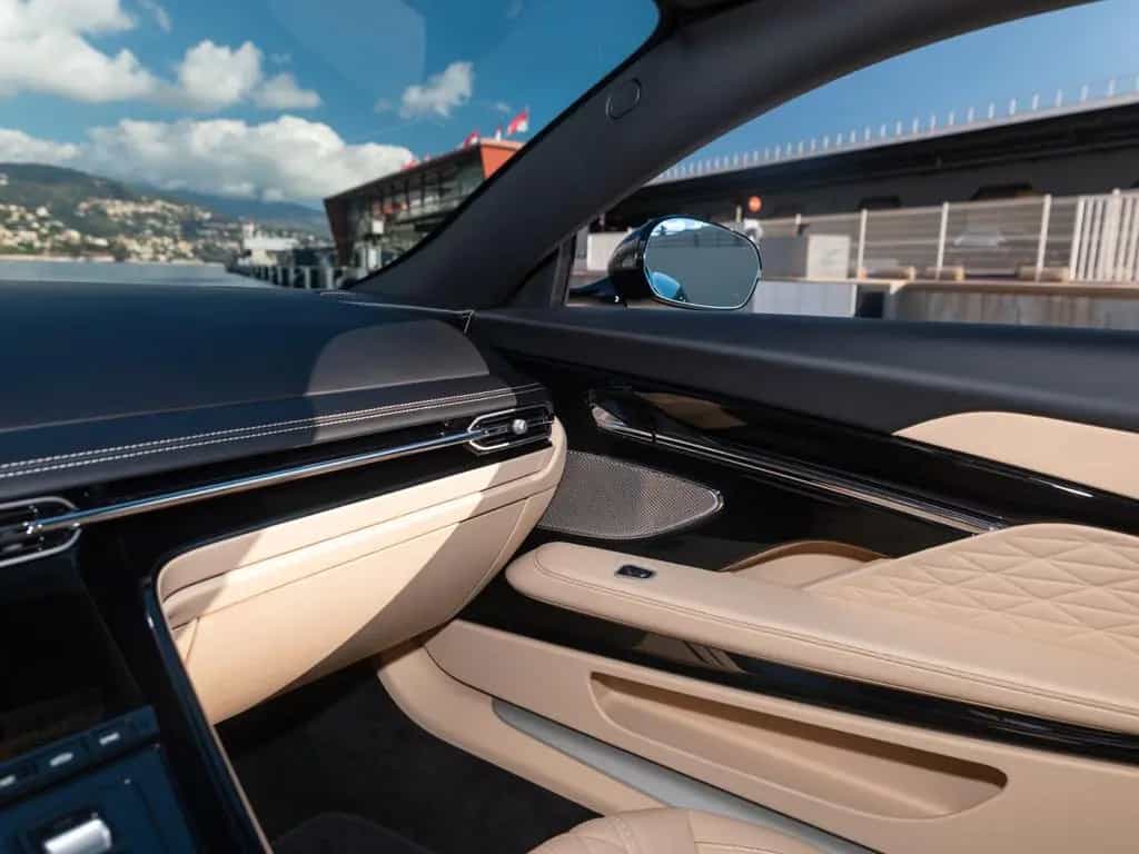 Aston Martin DB12 4.0 V8 null-photo-10