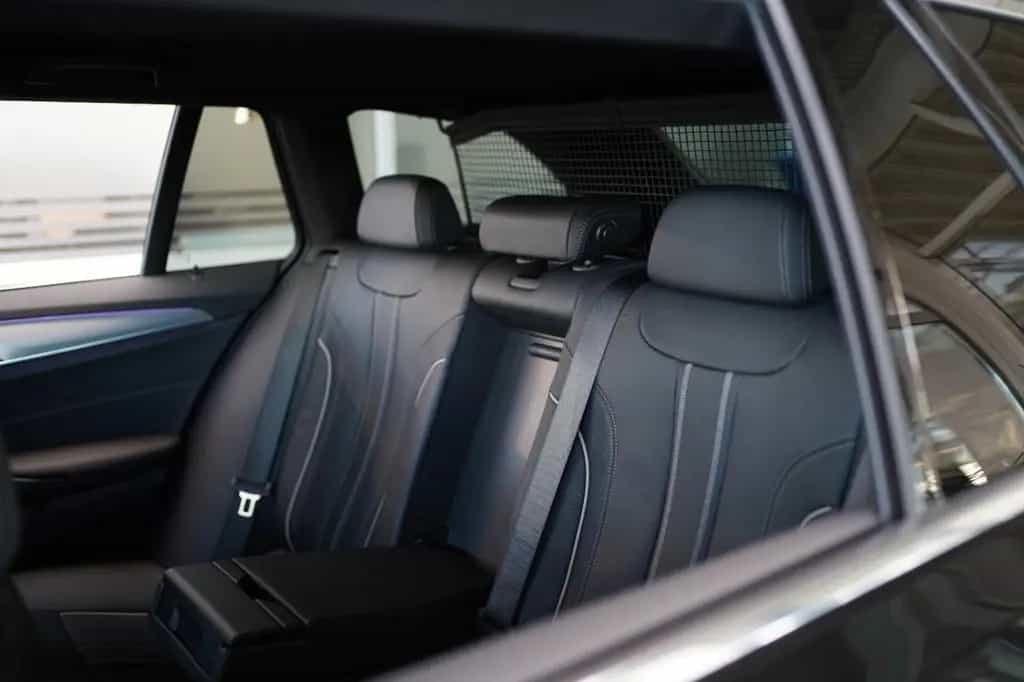 BMW 5 Series 520d xDrive +HeadUp+AHK+Sportsitze+HiFi-Lau+Alar 06/2022-photo-3