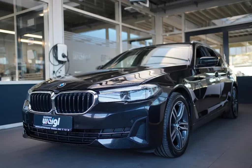 BMW 5 Series 520d xDrive +HeadUp+AHK+Sportsitze+HiFi-Lau+Alar 06/2022-photo-4